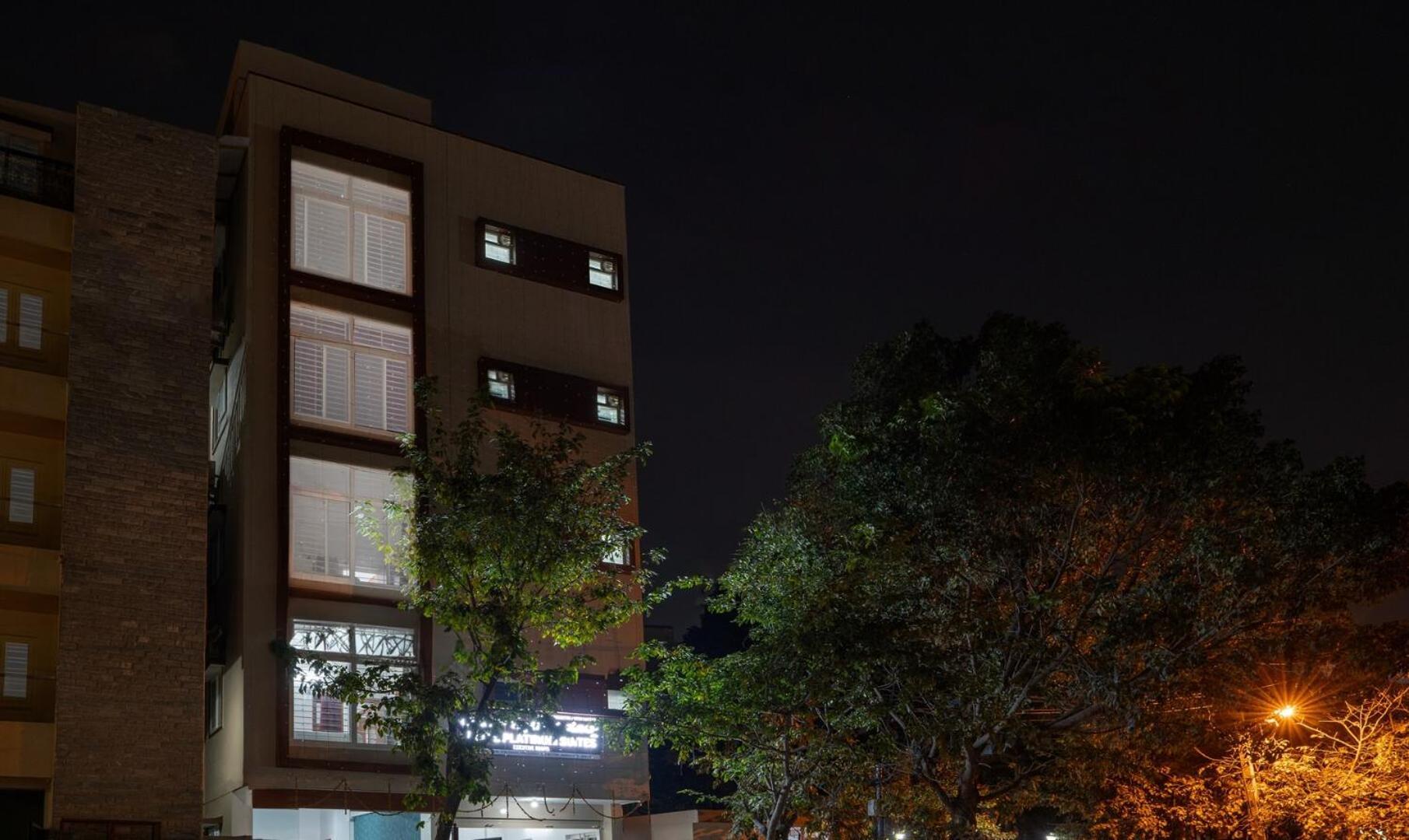 Hotel Royal Platinum Bangalore Esterno foto