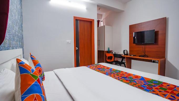 Hotel Royal Platinum Bangalore Esterno foto
