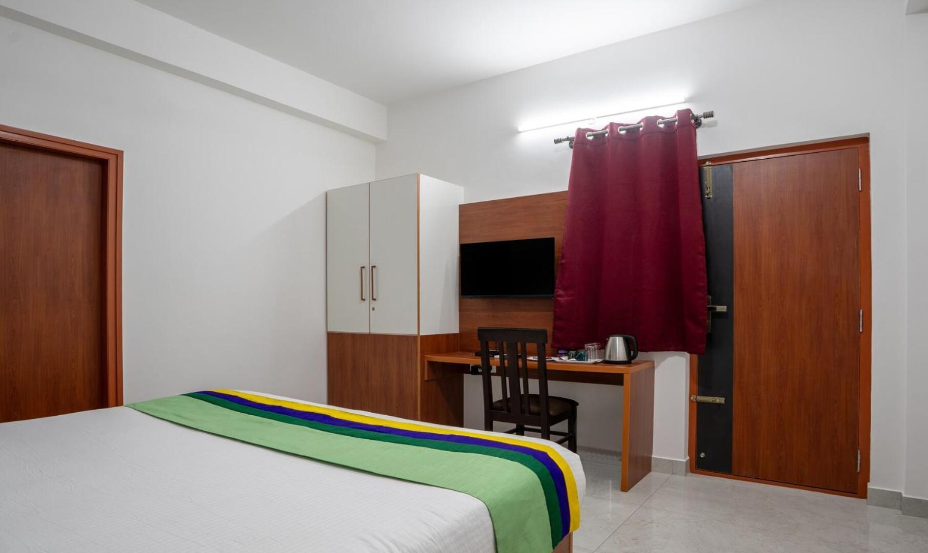 Hotel Royal Platinum Bangalore Esterno foto
