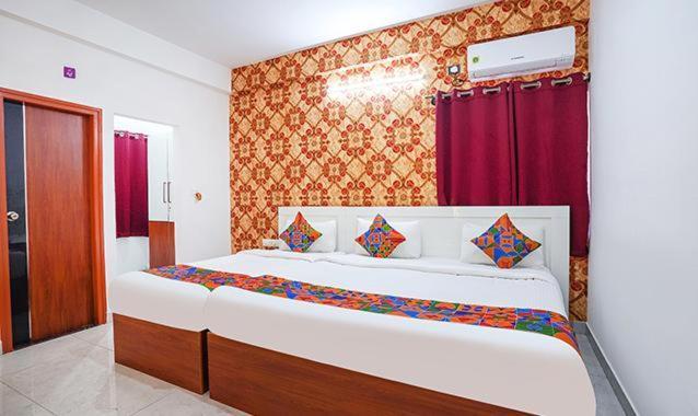 Hotel Royal Platinum Bangalore Esterno foto