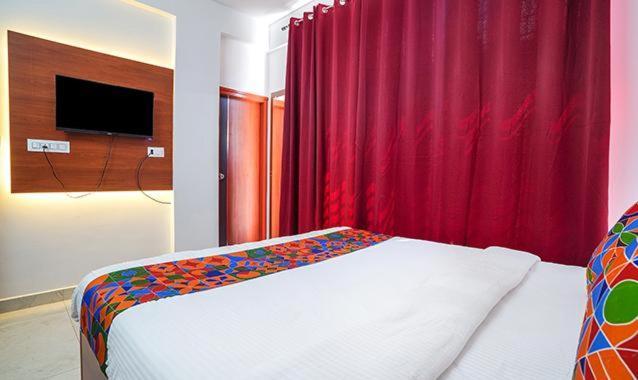 Hotel Royal Platinum Bangalore Esterno foto