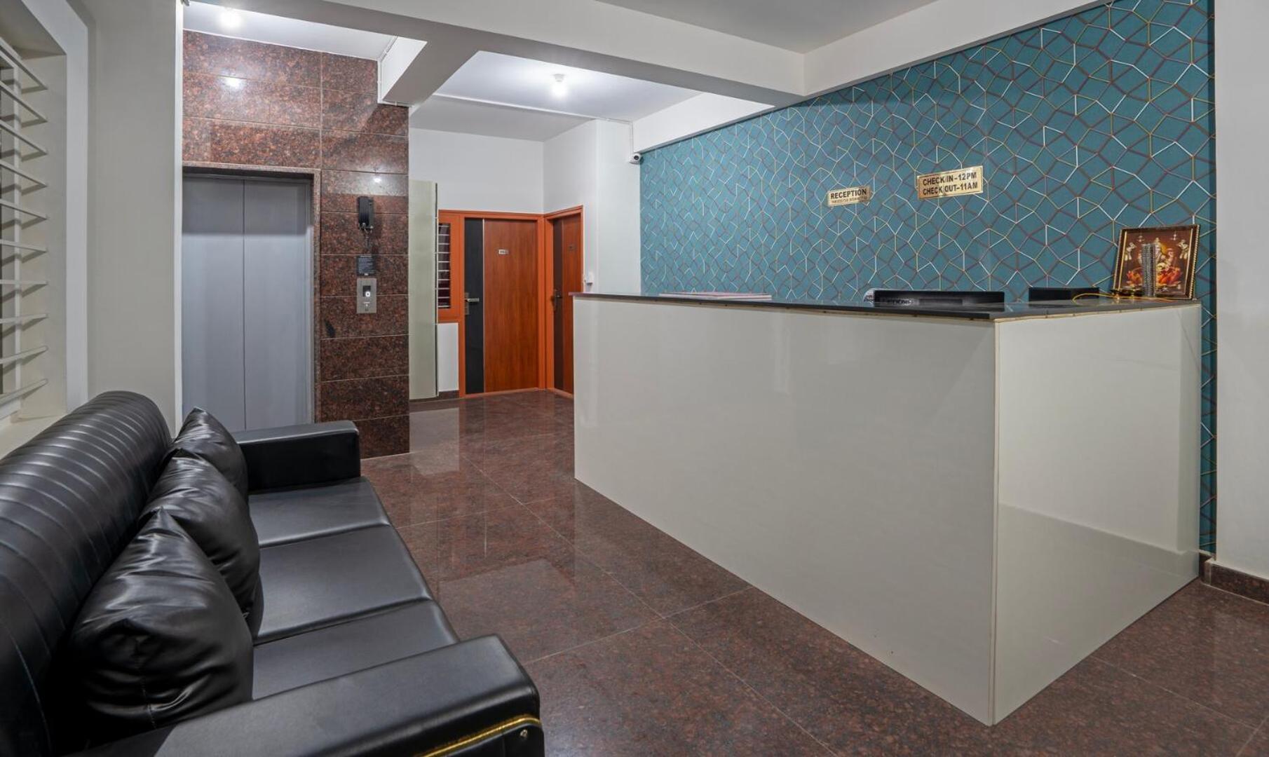 Hotel Royal Platinum Bangalore Esterno foto