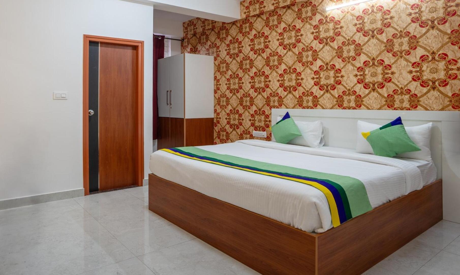 Hotel Royal Platinum Bangalore Esterno foto