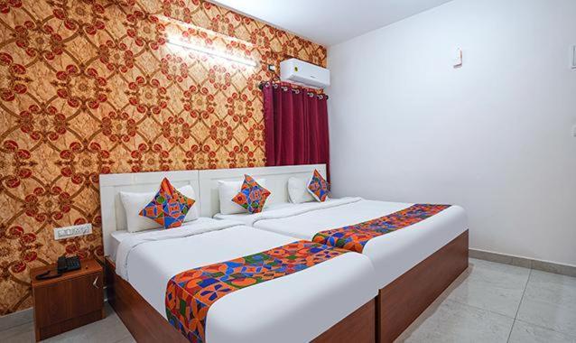 Hotel Royal Platinum Bangalore Esterno foto